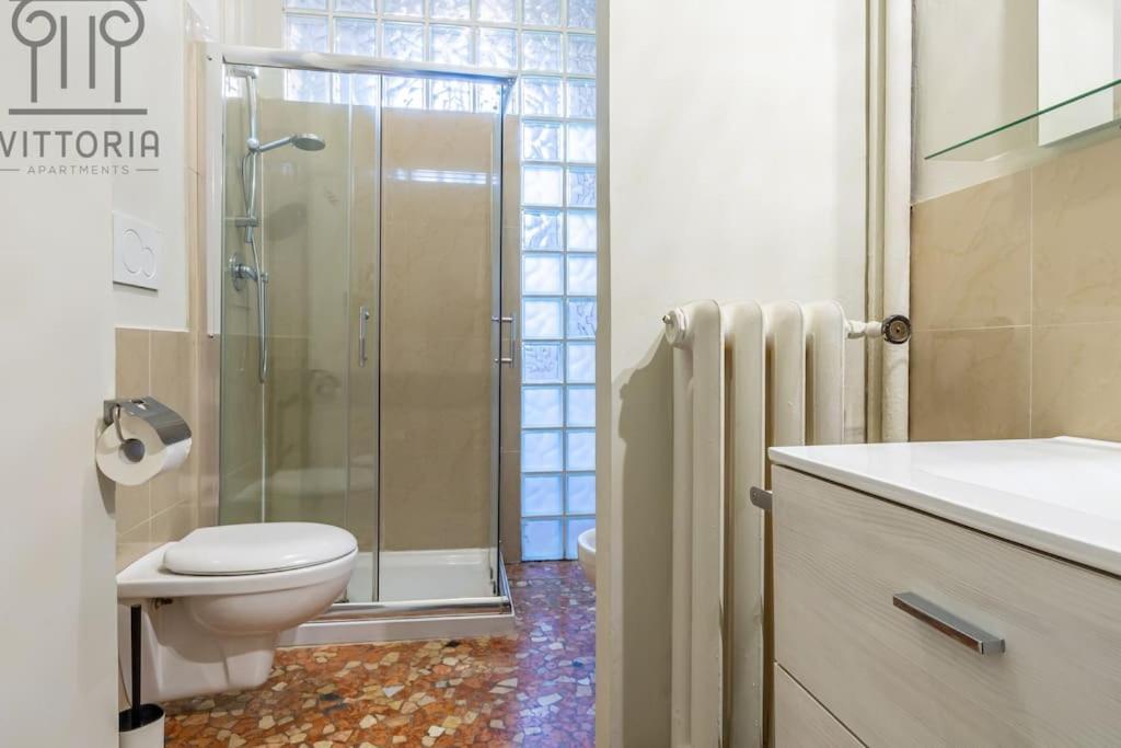 Vittoria Apartments: Viale Dante *