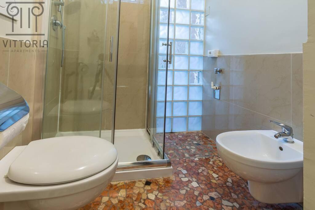 Vittoria Apartments: Viale Dante * Vicence