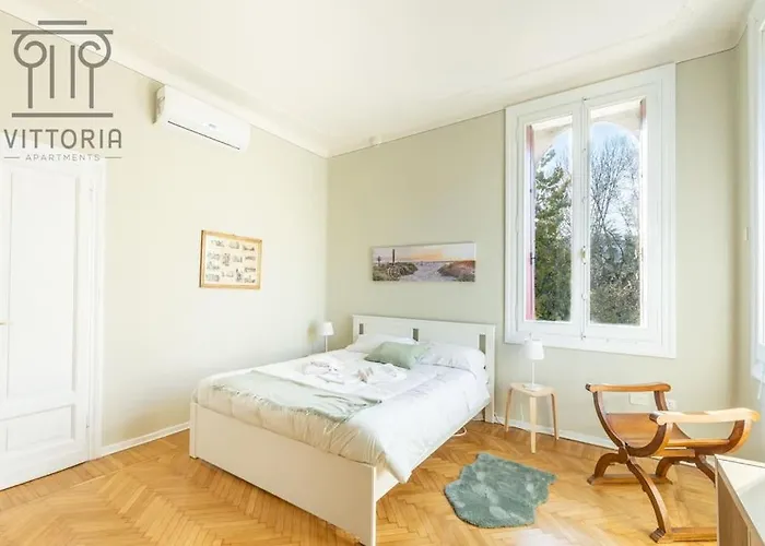 Vittoria Apartments: Viale Dante